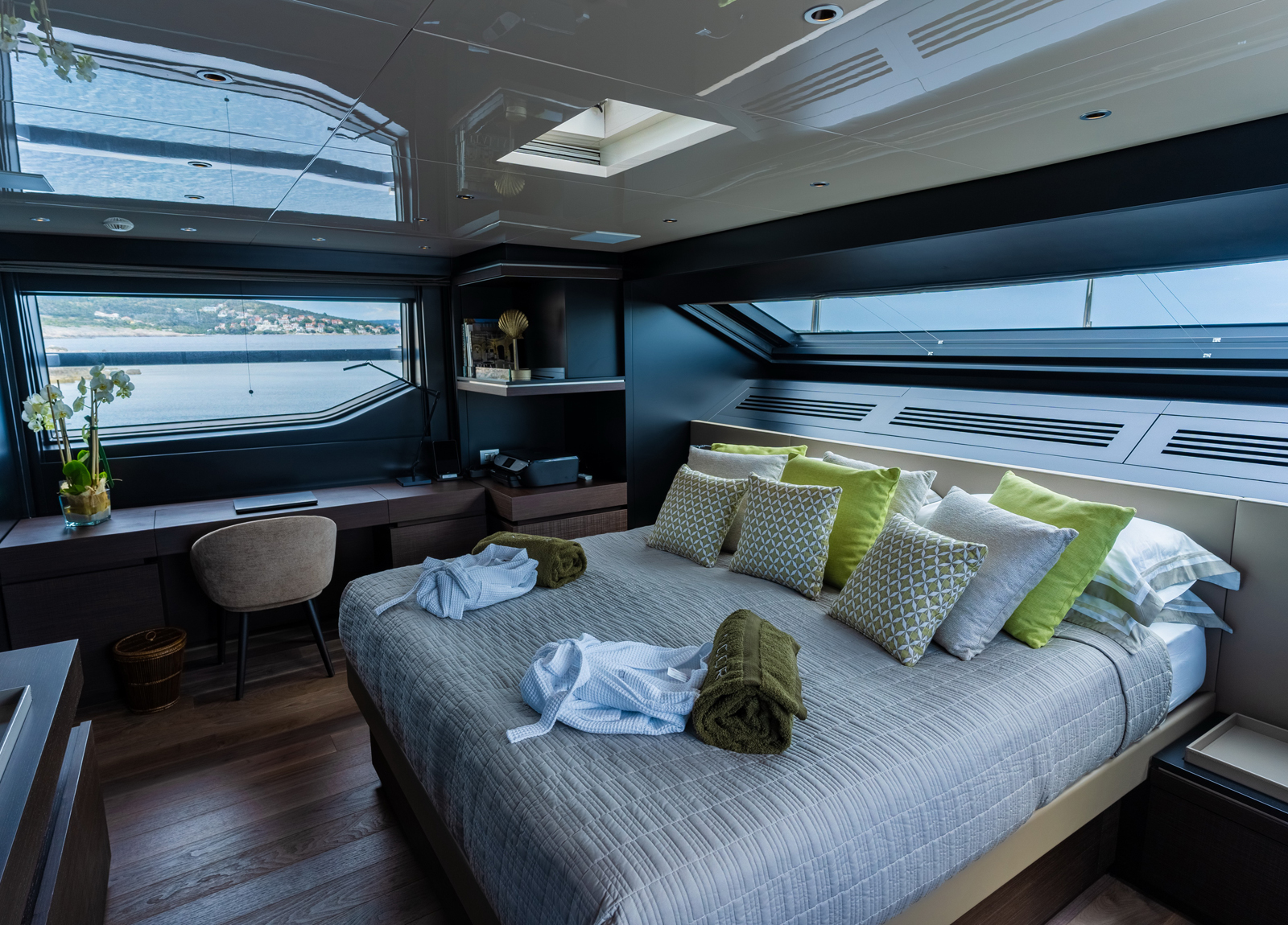 vip kabine luxusyacht sanlorenzo sl102 asymmetric noor ii