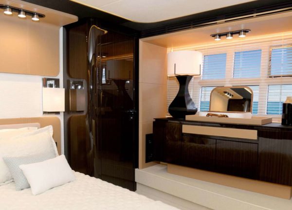 Luxury Yacht azimut 77 makani vip Cabin
