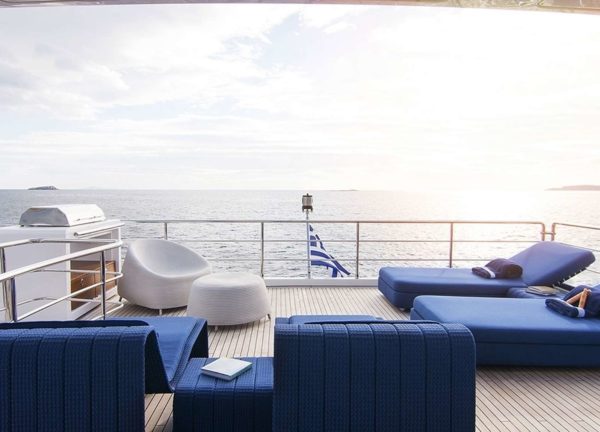 sunbed Luxury Yacht azimut 95 memories too