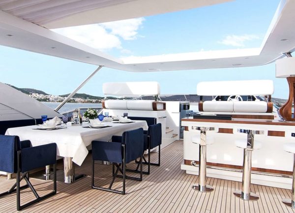 Upperdeck Luxury Yacht azimut 95 memories too