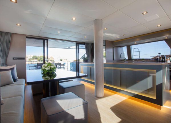 lounge luxury catamaran sunreef 60 sunbreeze