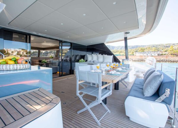 oberdeck sitzgruppe luxury catamaran sunreef 60 sunbreeze