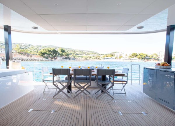 oberdeck sitzgruppe luxury catamaran sunreef 60 sunbreeze balearic islands