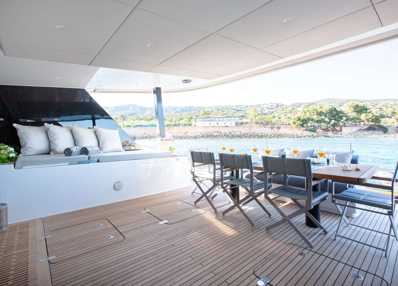 oberdeck sitzgruppe luxury catamaran sunreef 60 sunbreeze balearics