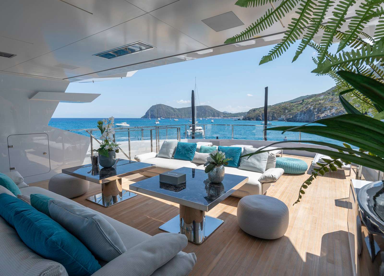 oberdeck luxusyacht rossinavi 50m lel