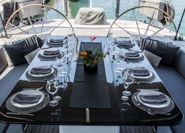 oberdeck sitzgruppe luxury sailing yacht trehard 30m aizu westliches mitelmeer