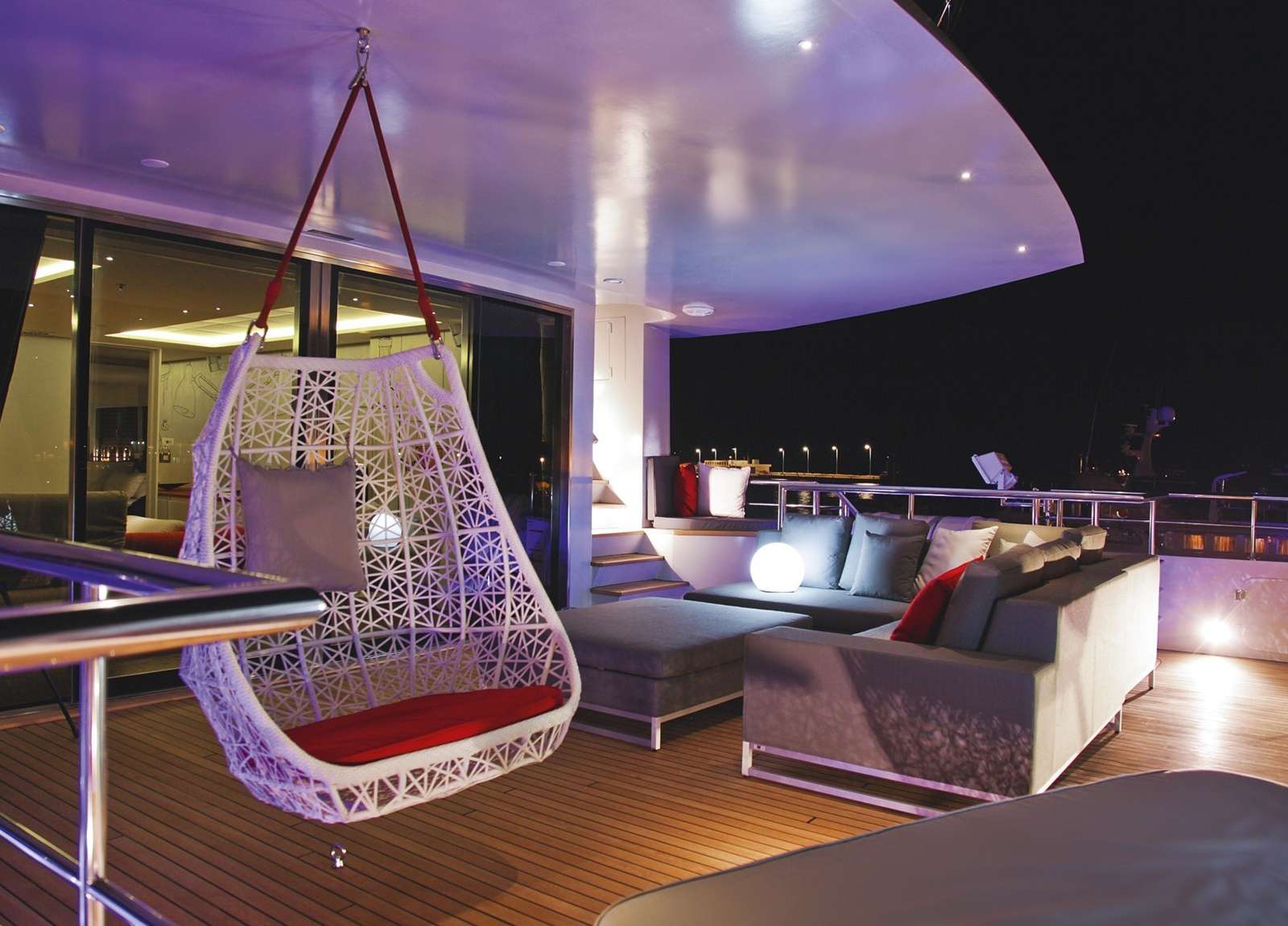 oberdeck sitzgruppe luxusyacht charter zepter yacht 50m joyme