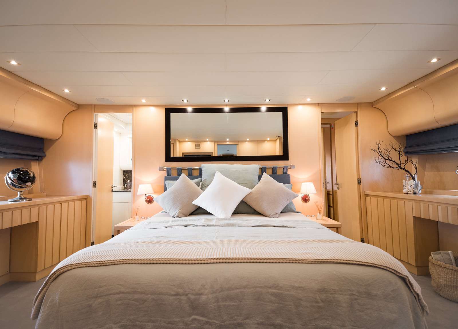 vip kabine luxusyacht leopard 27 aya balearic islands