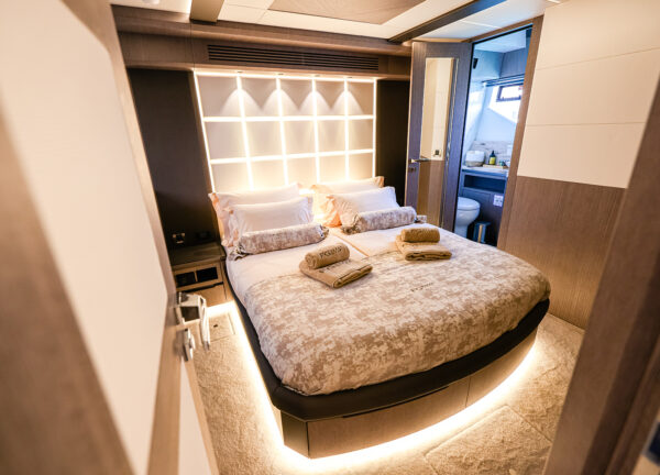 Schlafzimmer luxus yacht galeon 640 fly 2