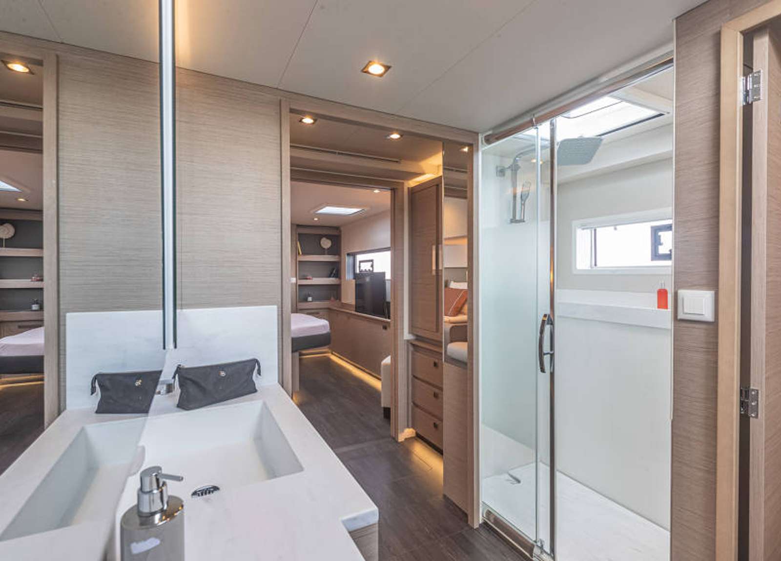 badezimmer luxury catamaran fountaine pajot samana 59 alma