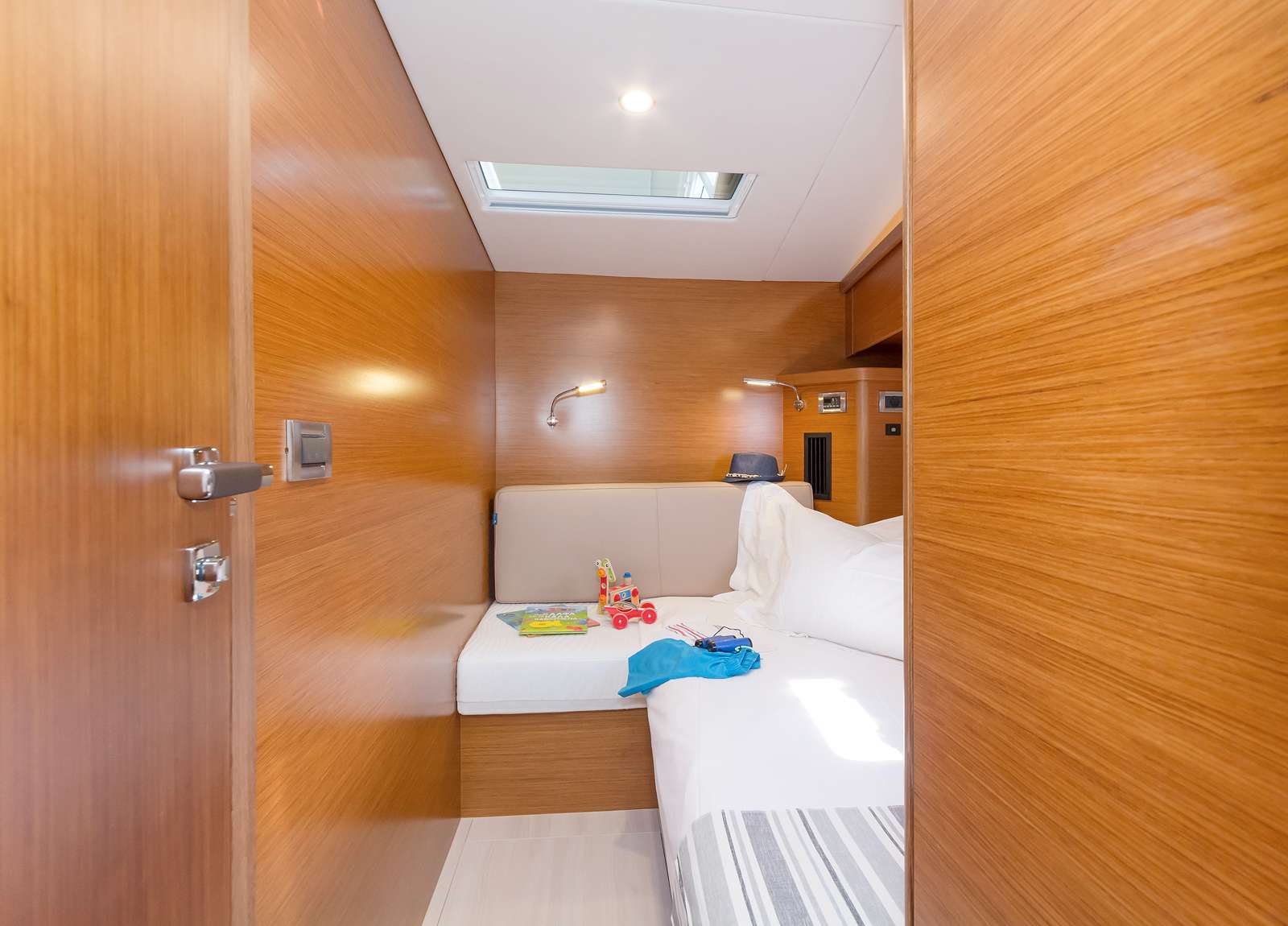 cabin luxusyacht hanse 675 nadamas