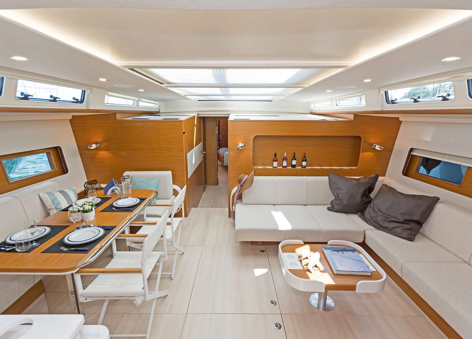 lounge luxusyacht hanse 675 nadamas