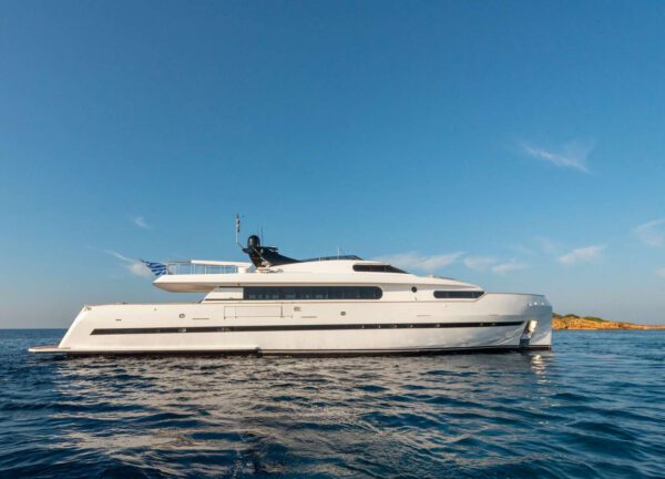 luxusyacht bugari 112 project steel