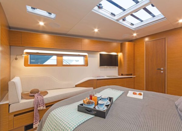 master kabine luxusyacht hanse 675 nadamas griechenland