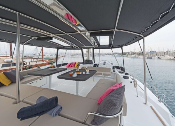 oberdeck luxury catamaran bali 5 4 babalu