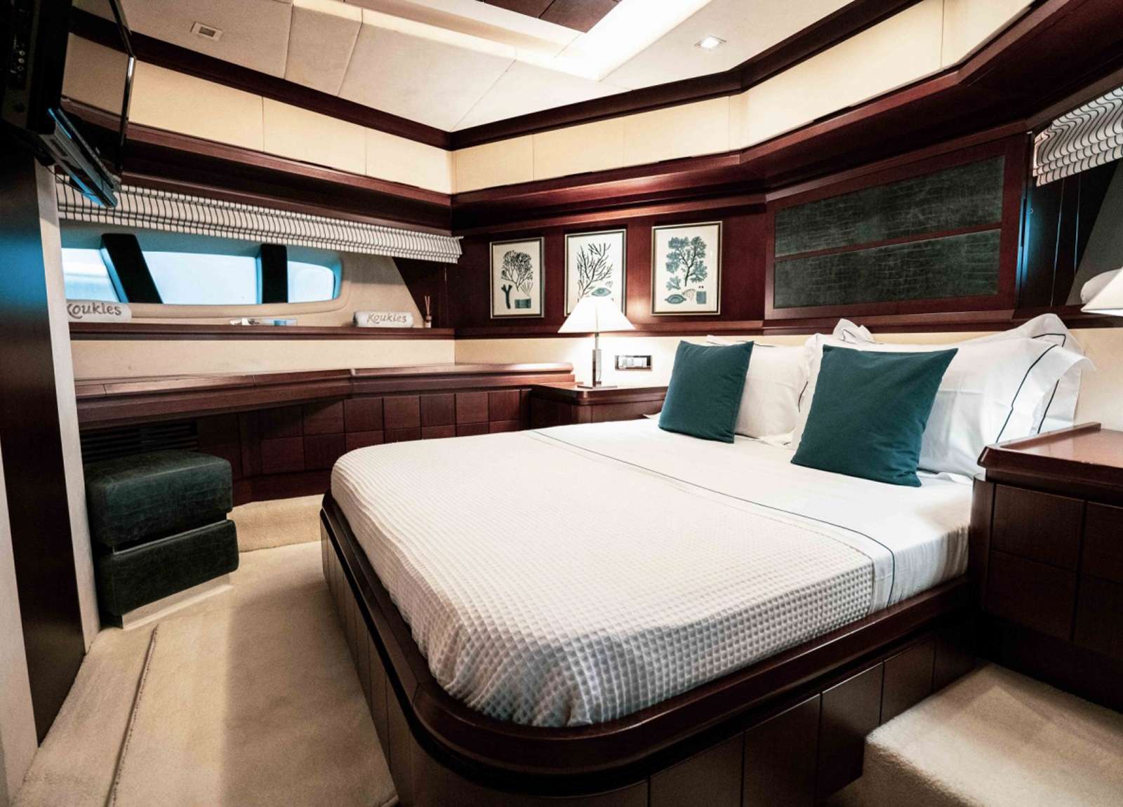 vip kabine luxusyacht azimut 29m koukles griechenland