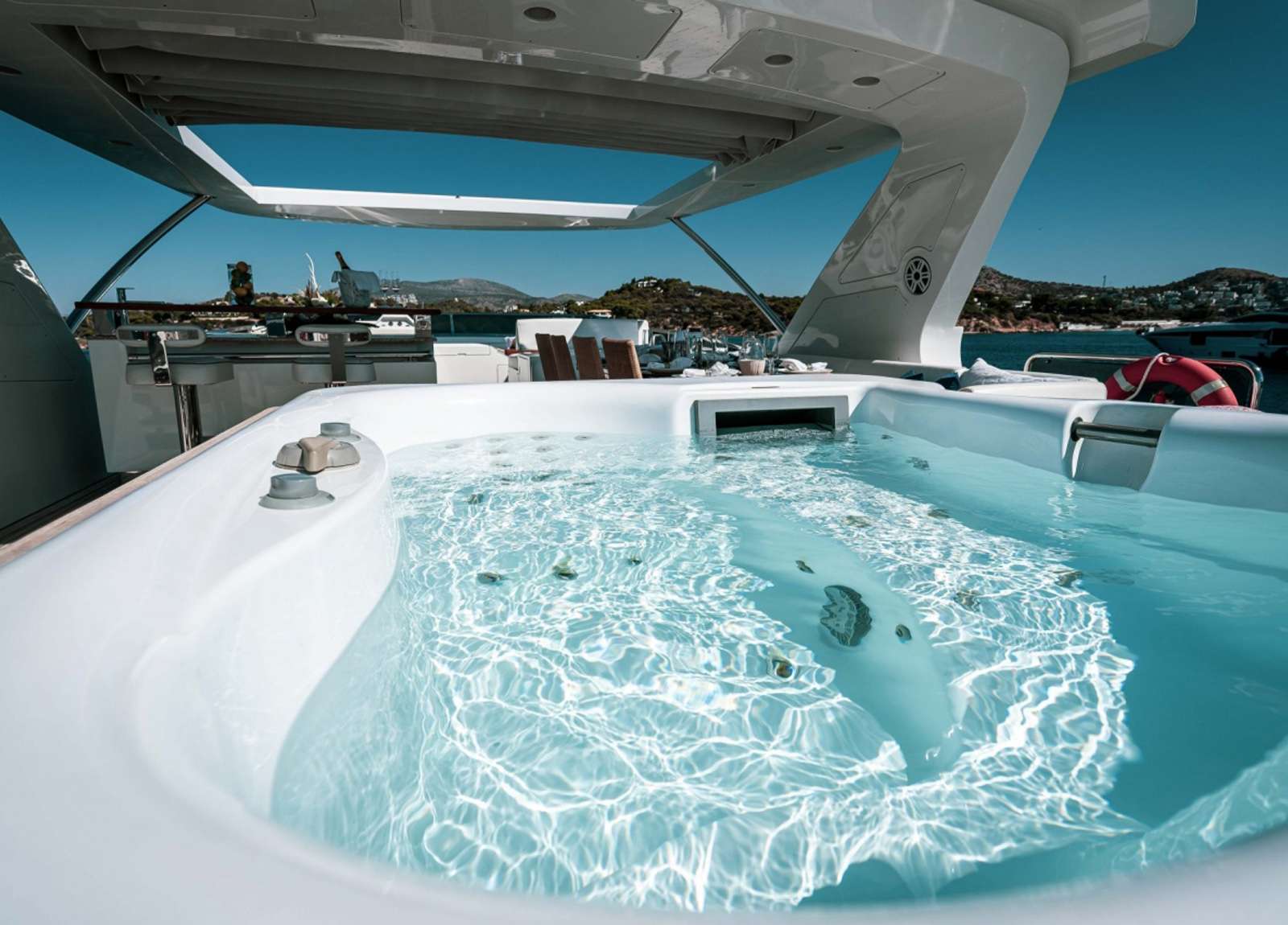 whirlpool luxusyacht azimut 29m koukles griechenland