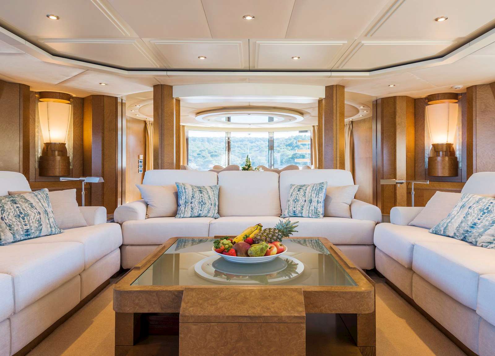 salon luxusyacht 34m benita blue balearic islands