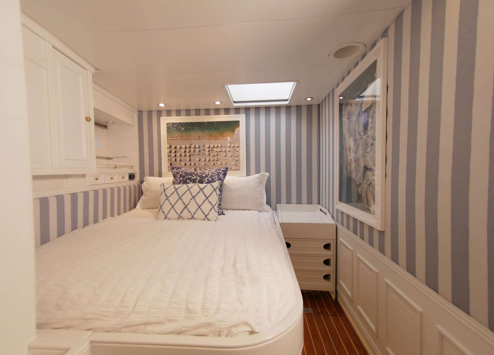 cabin luxusyacht trident 317m elton