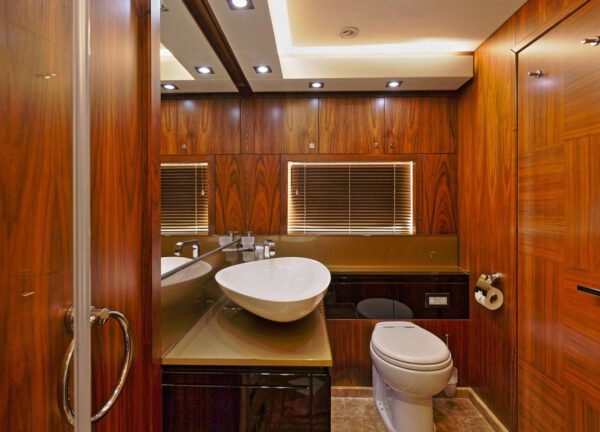 badezimmer luxusyacht sunseeker predator 84 basad