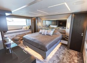 cabin luxusyacht charter pershing 9x baloo iii balearics