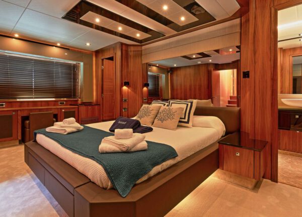 cabin luxusyacht sunseeker predator 84 basad balearic islands