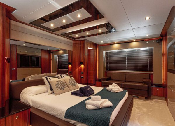 cabin luxusyacht sunseeker predator 84 basad balearics
