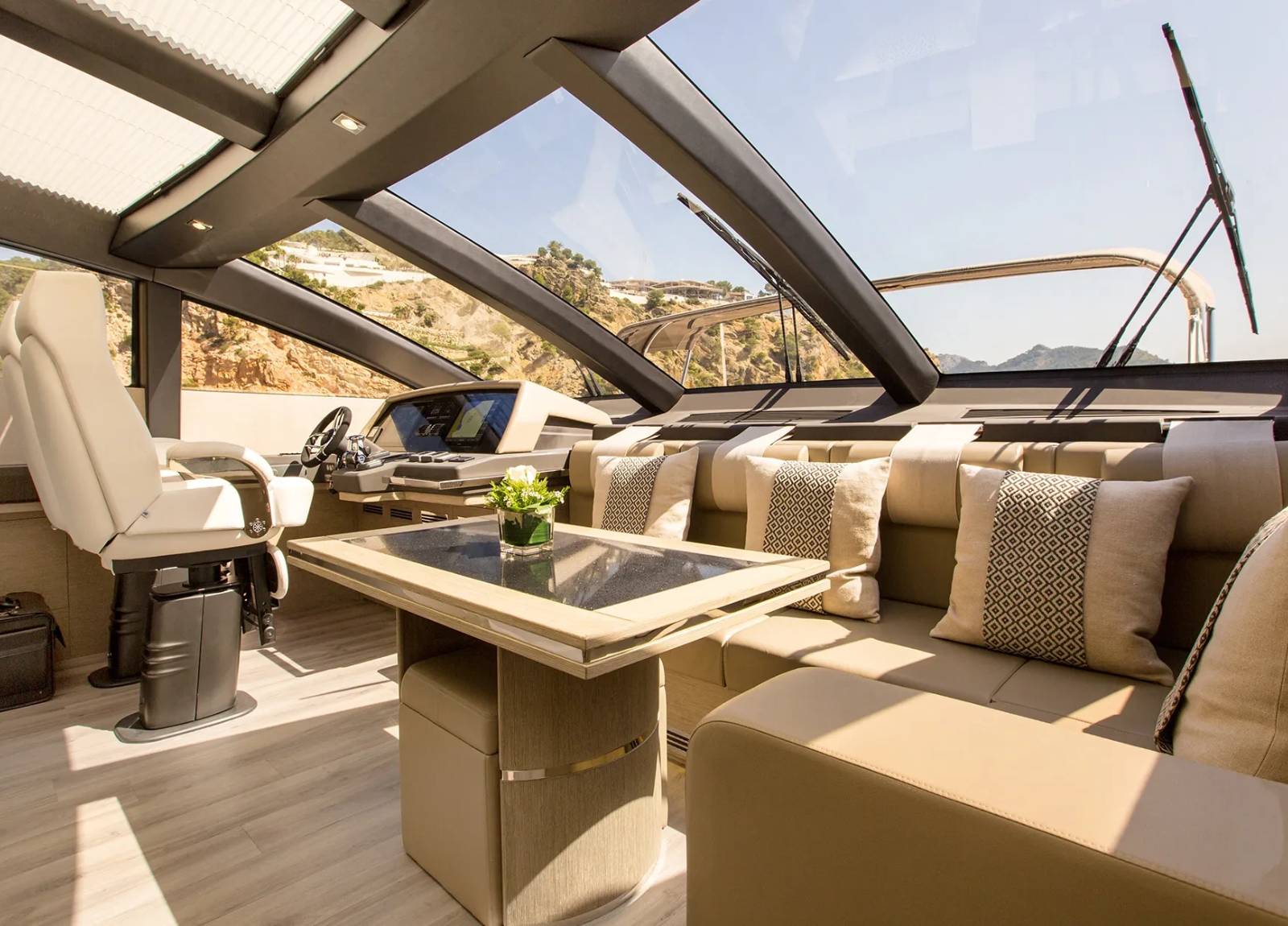 lounge luxusyacht pearl tomi westliches mitelmeer