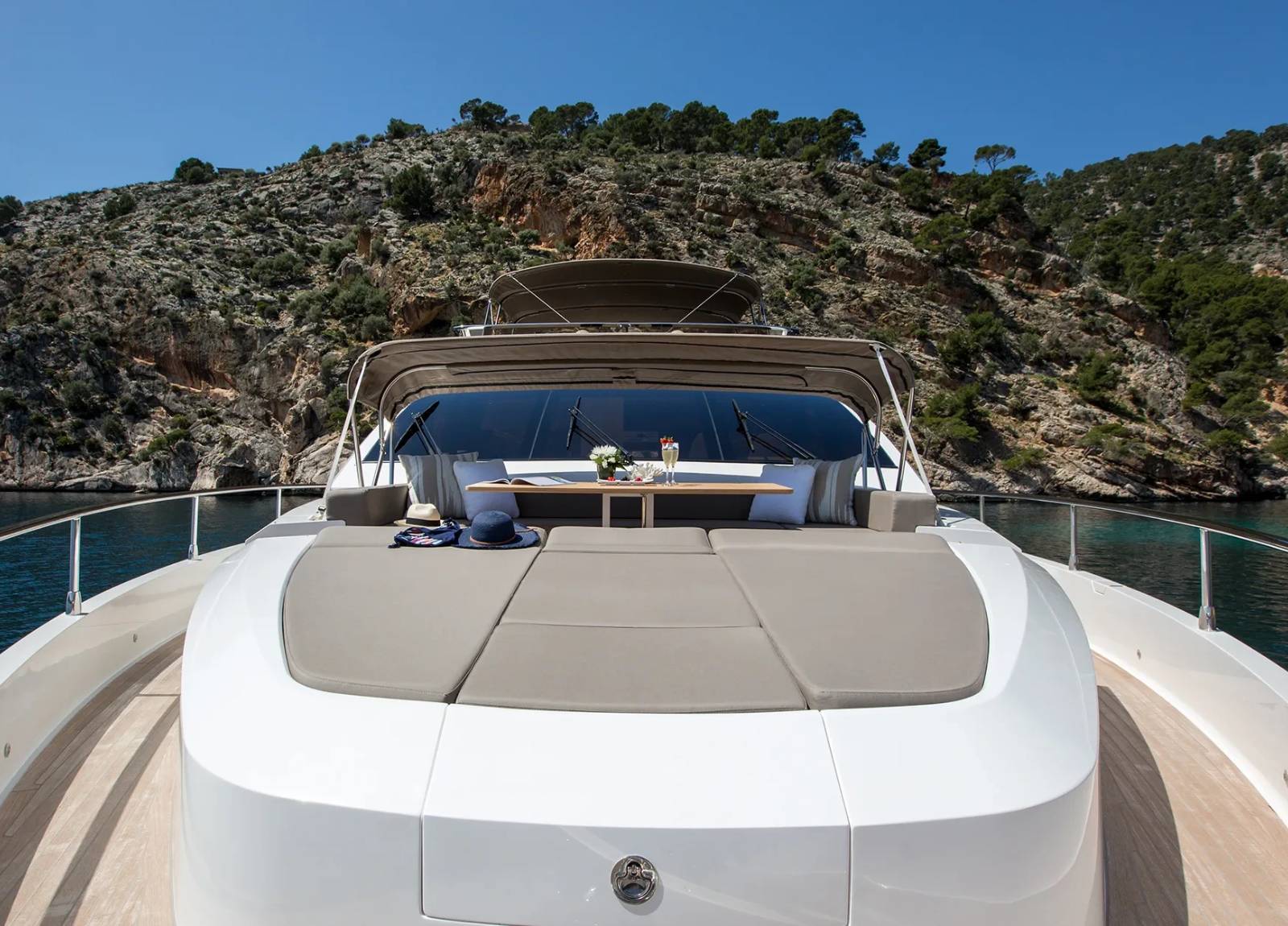 sunbeds luxusyacht pearl tomi westliches mitelmeer