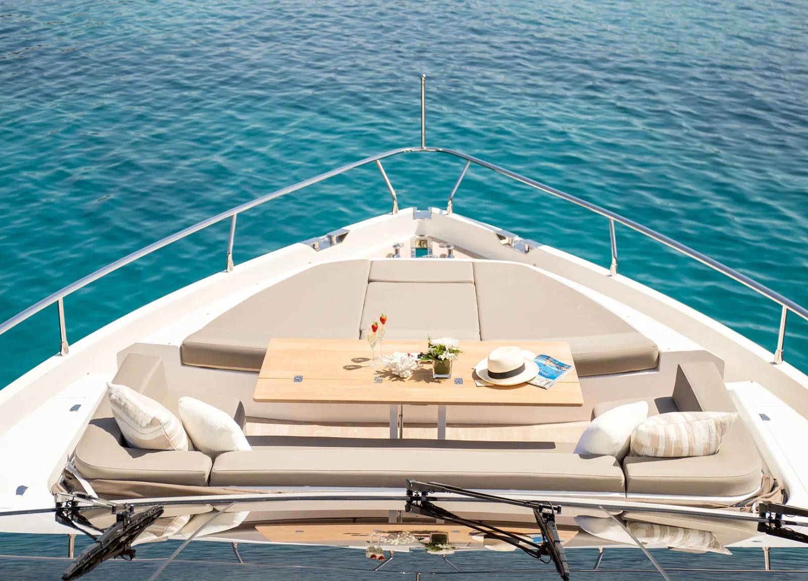sunbeds luxusyacht pearl tomi