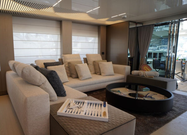 yacht ferretti 850 shero salon view