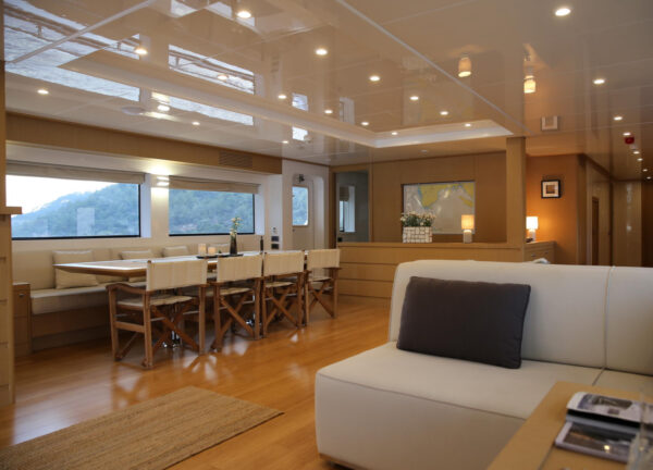 yacht ottawa salon
