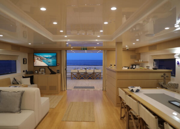 yacht ottawa salon view