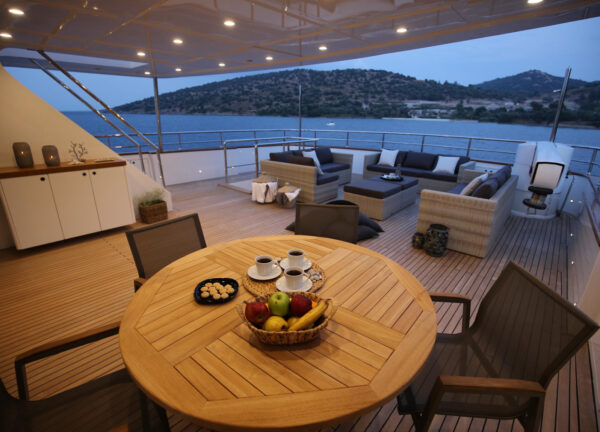 yacht ottawa upper deck