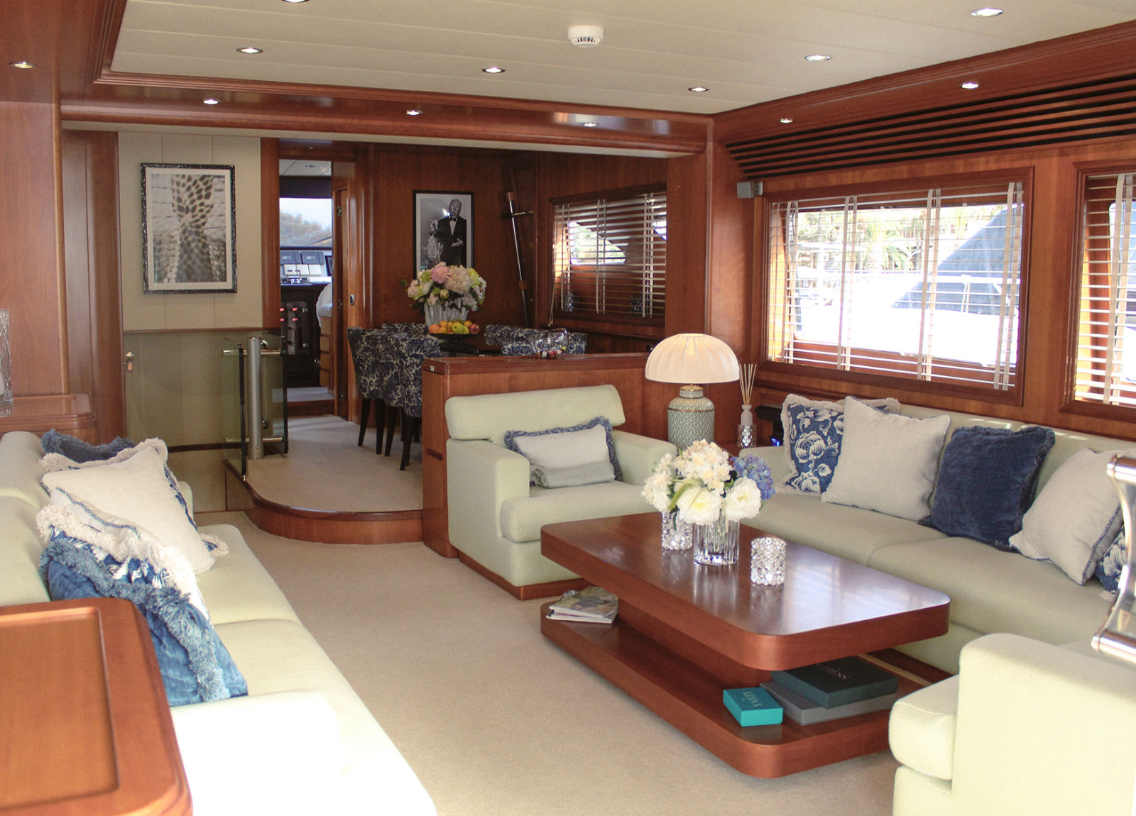 yacht alalunga salon