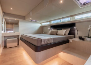 charter yacht silent dream cabin