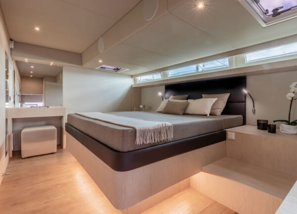charter yacht silent dream cabin