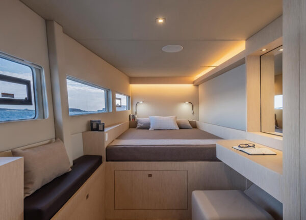 charter yacht silent dream guest cabin