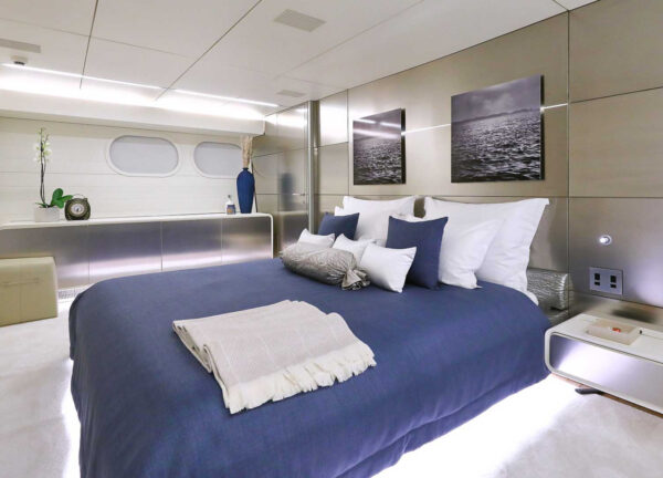 charter yacht admiral 35 anavi suite