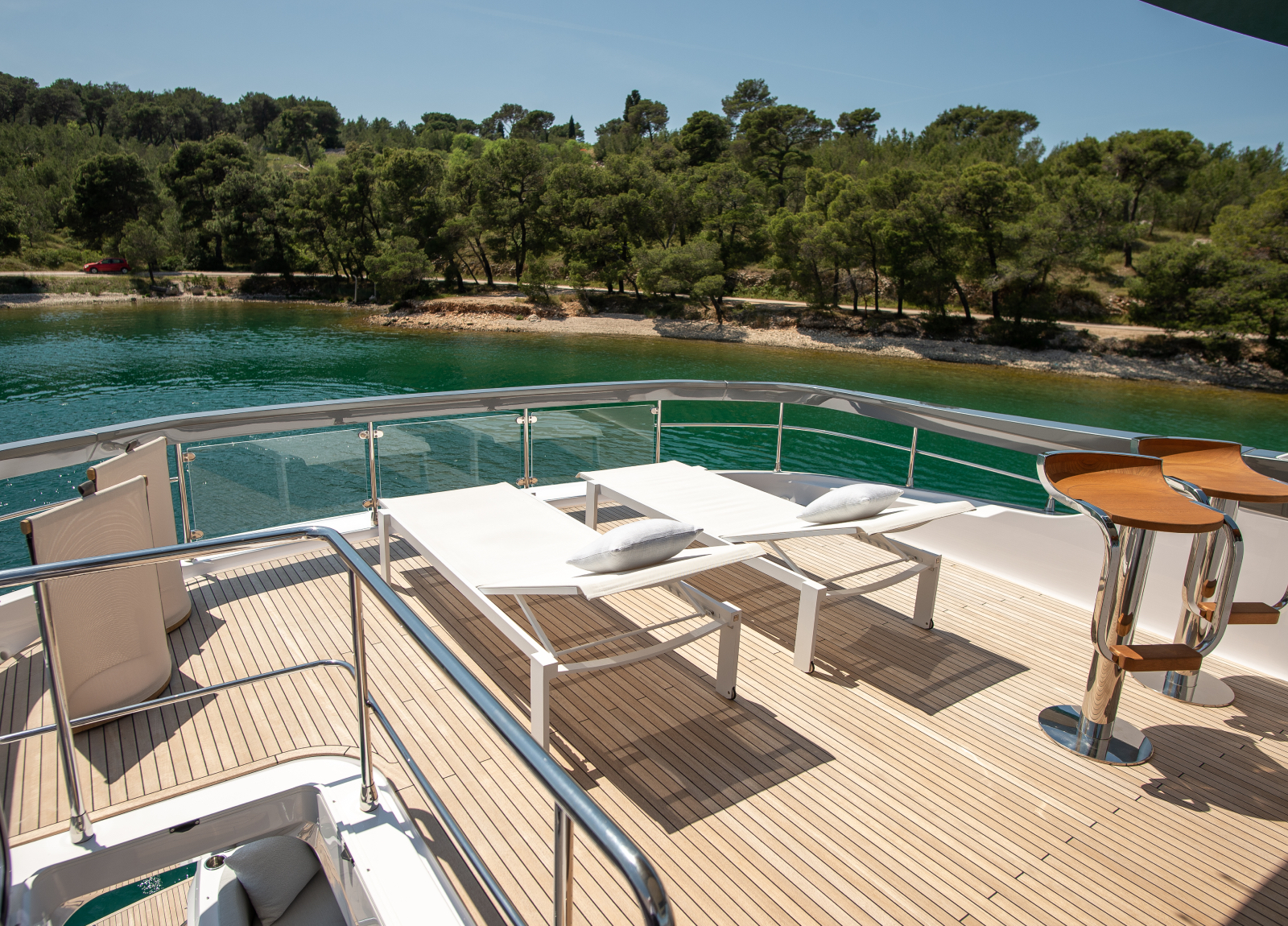 charter yacht azimut 78 fly prewi sunloungers