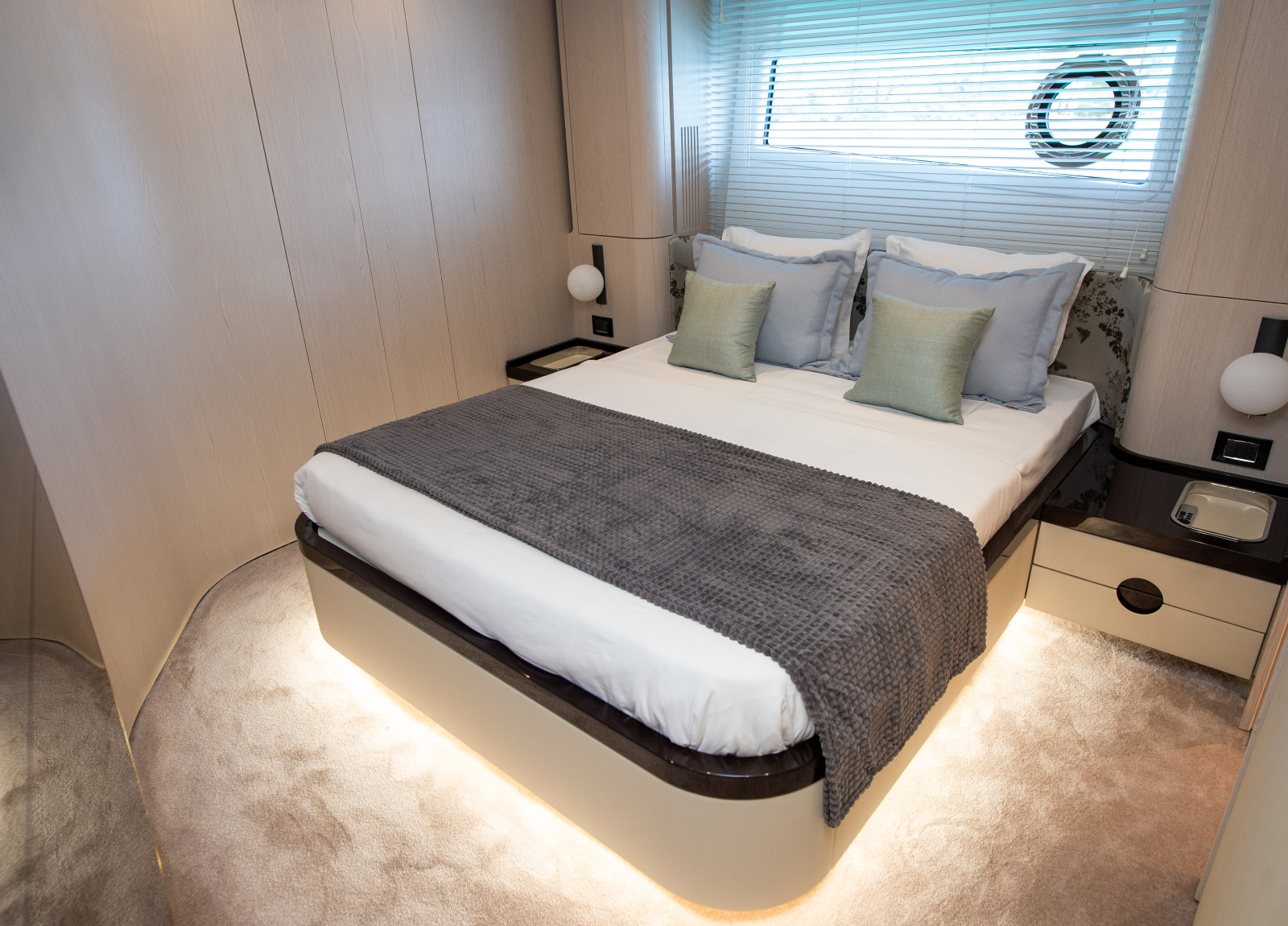 charter yacht azimut 78 fly prewi vip dabin