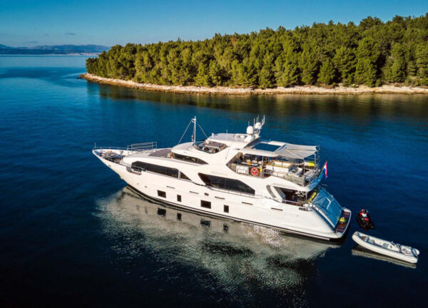 charter yacht benetti delfino 93 ocean drive kroatien