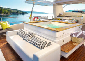 charter yacht benetti delfino 93 ocean drive jaccuzzi