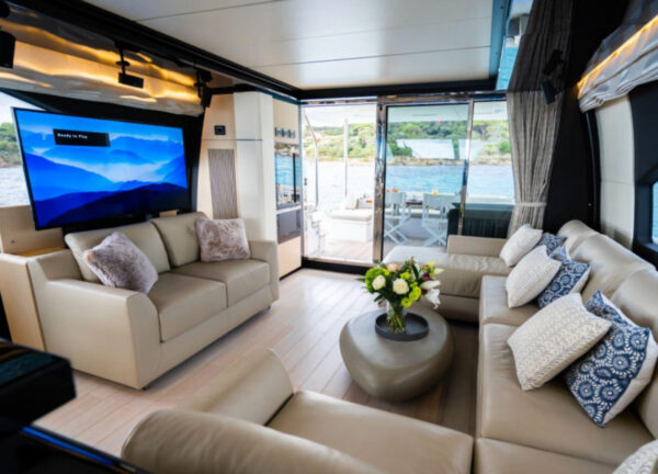 charter yacht kroatien azimut 72 mineira salon tv