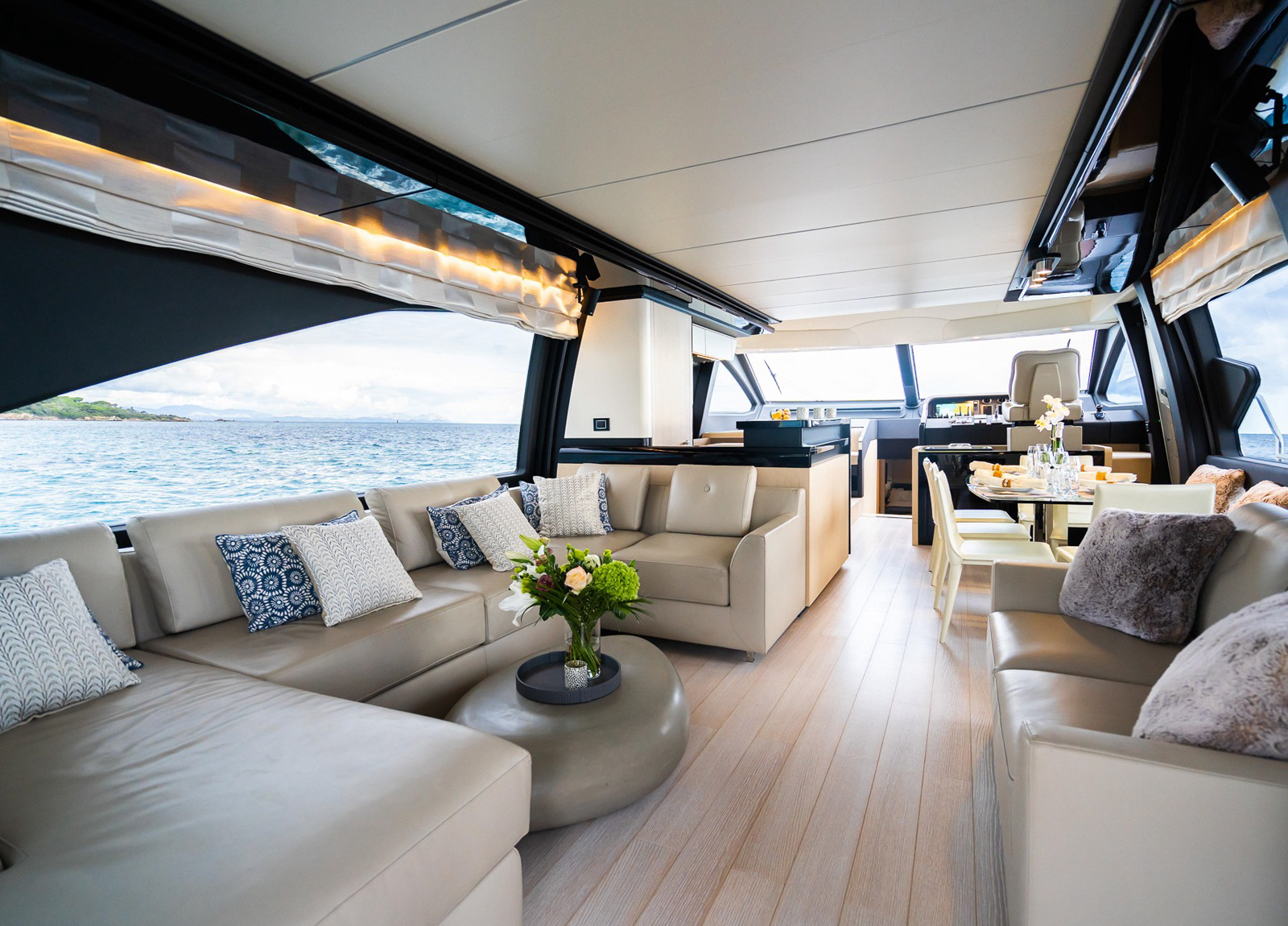 charter yacht kroatien azimut 72 mineira salon