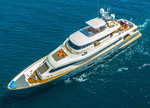 charter yacht kroatien ferretti seventsense cruising
