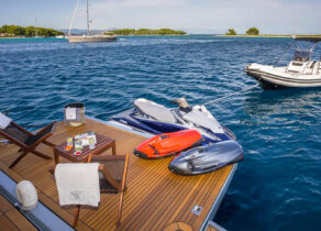 charter yacht kroatien ferretti seventsense watertoys