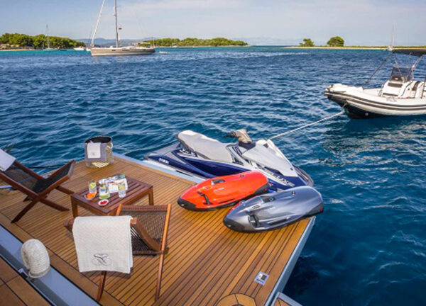 charter yacht kroatien ferretti seventsense watertoys