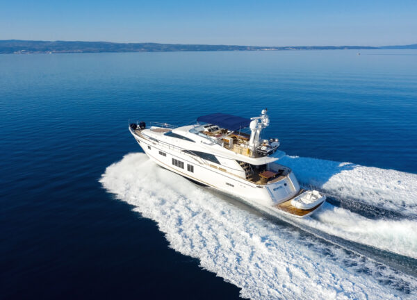 charter yacht faireline squadron 78 schatzi kroatien