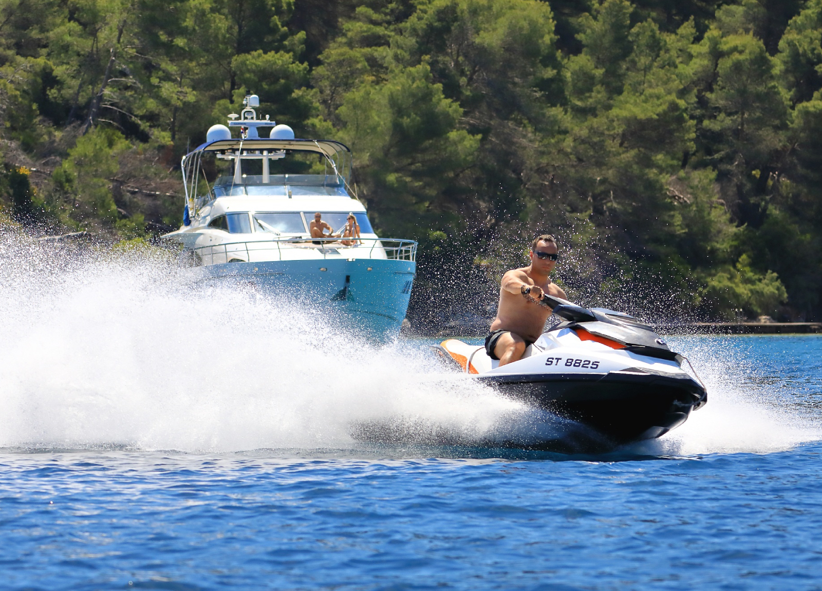 charter yacht faireline squadron 78 schatzi jet ski